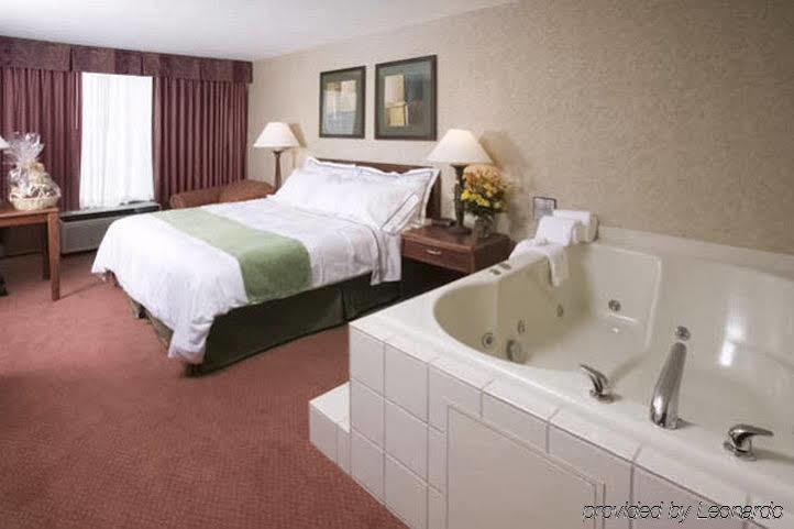Rodeway Inn Акрон Номер фото